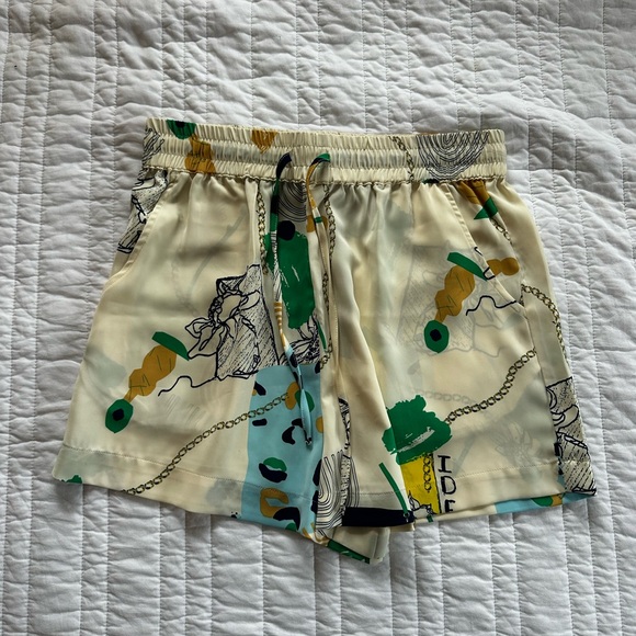 Patterned Set - Picture 2 of 5